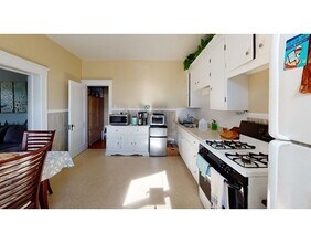 108 Bristol Rd-Unit -2 in Somerville, MA - Foto de edificio - Building Photo