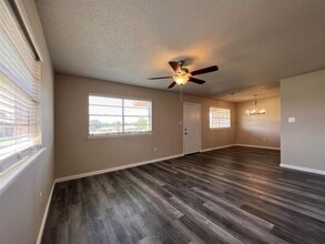 5339 NW Ash Ave in Lawton, OK - Building Photo - Building Photo