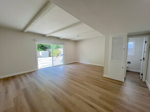 1722 Sunny Heights Dr in Los Angeles, CA - Building Photo - Building Photo