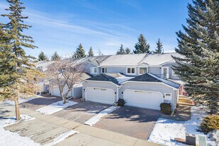 Heritage Woods in Calgary, AB - Building Photo