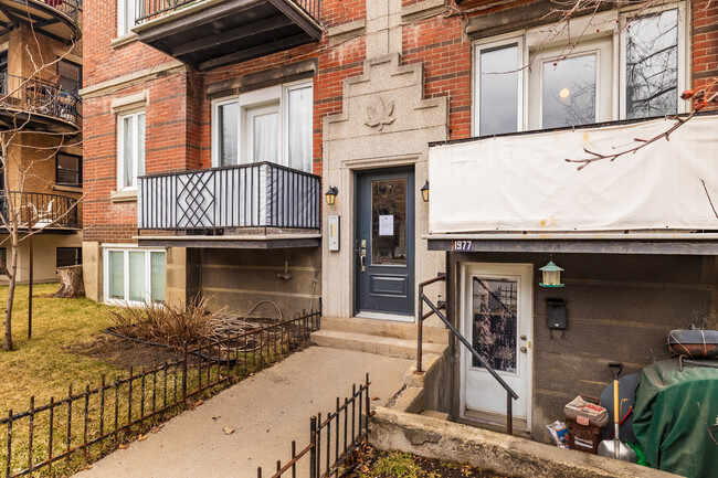 1977 Saint-Joseph Boul E in Montréal, QC - Building Photo - Building Photo