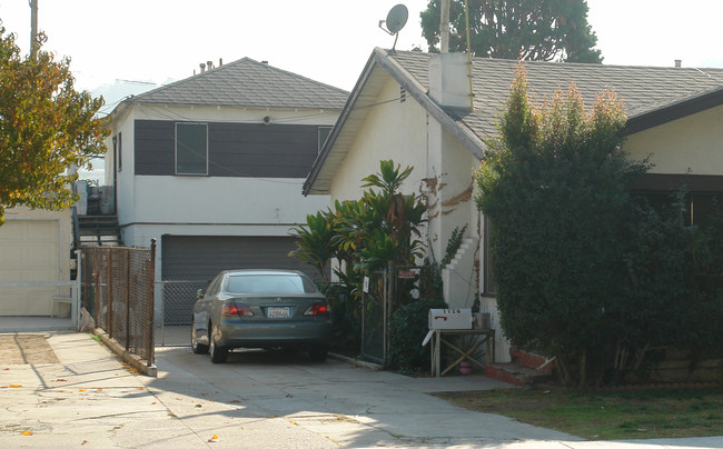 1126 E Acacia Ave in Glendale, CA - Building Photo - Building Photo