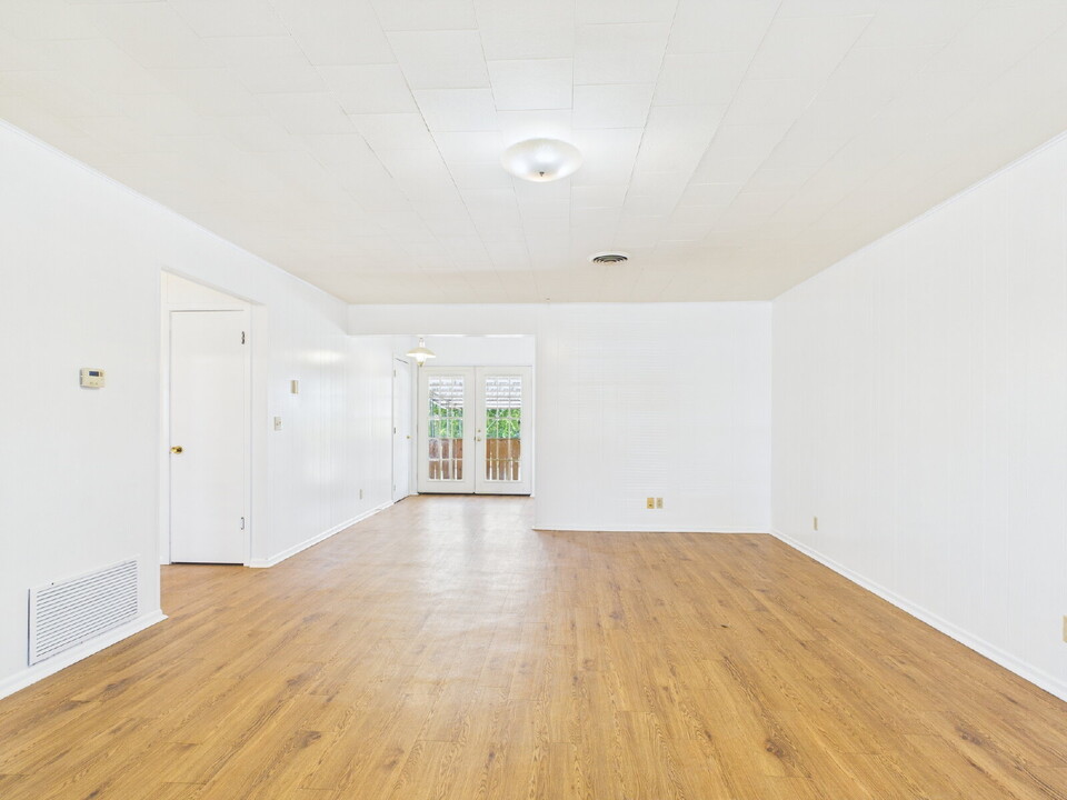 126 Northwest Dr in Fredericksburg, TX - Building Photo