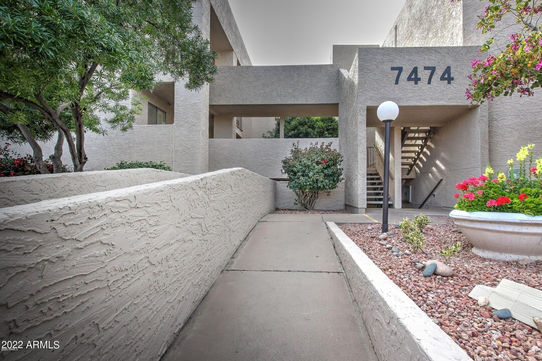 7474 E Earll Dr in Scottsdale, AZ - Building Photo