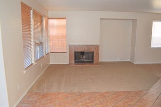 948 Villa Montes Cir in Corona, CA - Foto de edificio - Building Photo