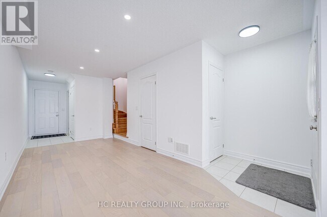 5259 Major Mackenzie Dr E in Markham, ON - Building Photo - Building Photo