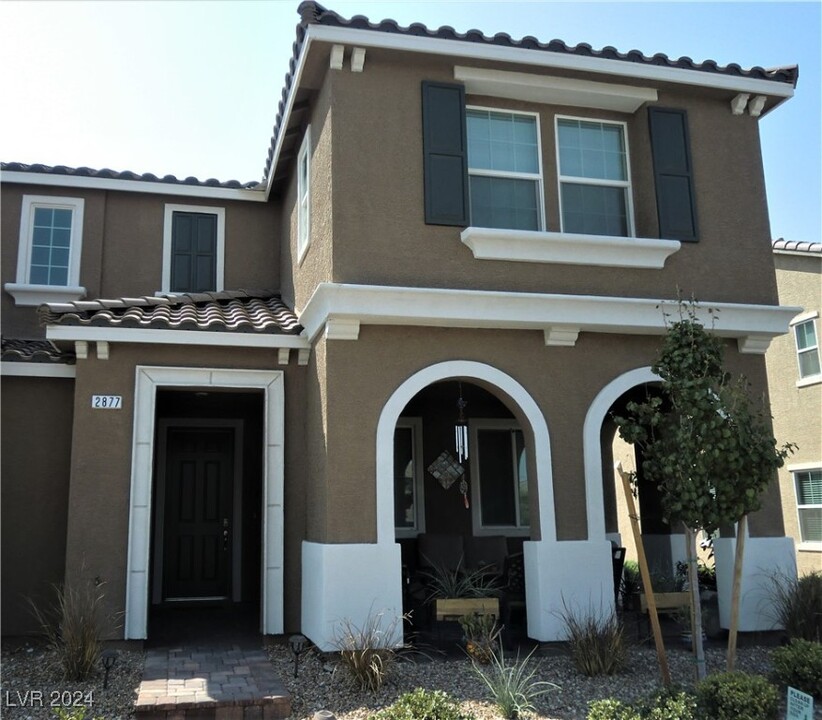 2877 Tanager Hill St in Henderson, NV - Building Photo