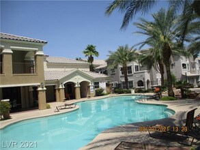 8777 W Maule Ave in Las Vegas, NV - Foto de edificio - Building Photo