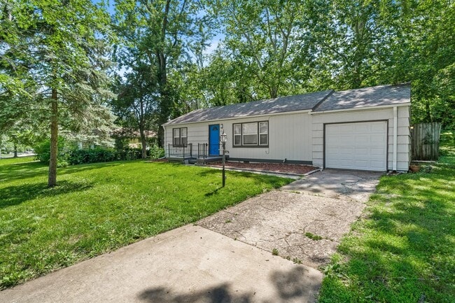 8710 Craig Dr in Overland Park, KS - Foto de edificio - Building Photo