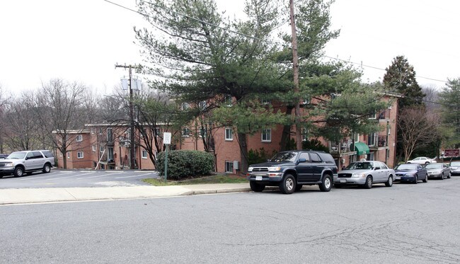 Arlington View Terraces in Arlington, VA - Foto de edificio - Building Photo