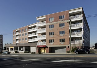 Madison House in Palisades Park, NJ - Foto de edificio - Building Photo