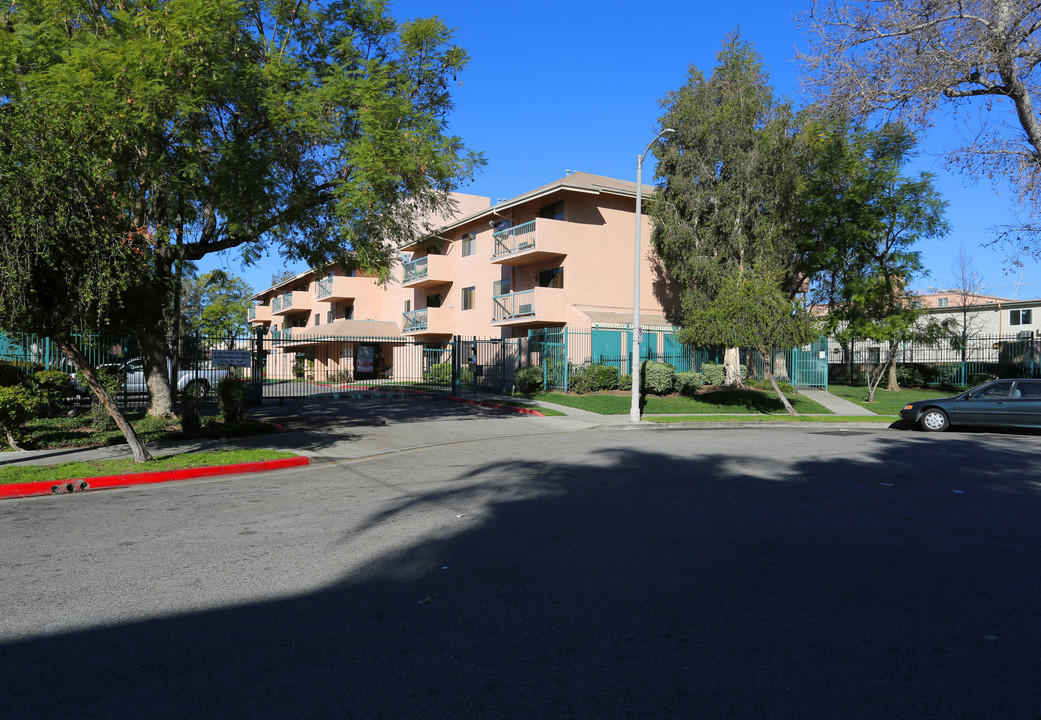 Simpson Saticoy Apartments in North Hollywood, CA - Building Photo