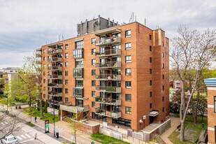 Habitations Beaudet in St. Laurent, QC - Building Photo