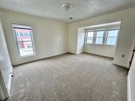 345 N Main St in Roanoke, IN - Building Photo