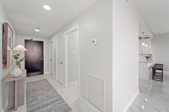 651 Bering Dr in Houston, TX - Building Photo - Building Photo
