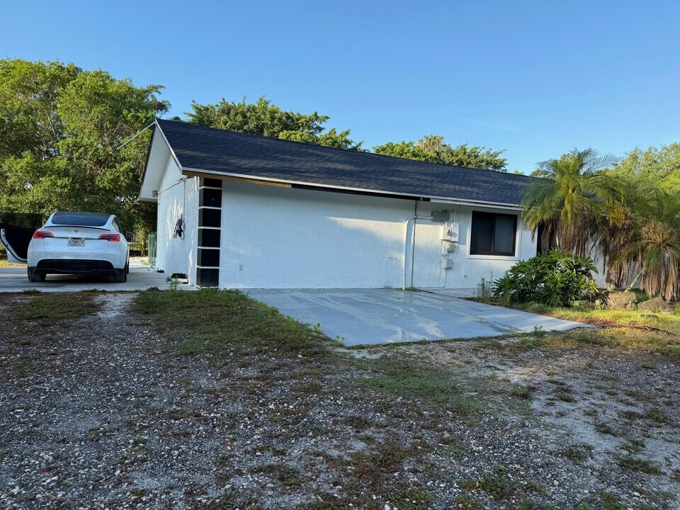 13530 52nd Ct N in West Palm Beach, FL - Building Photo