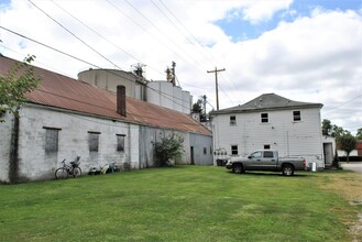 124 S Chillicothe St in South Charleston, OH - Building Photo - Building Photo