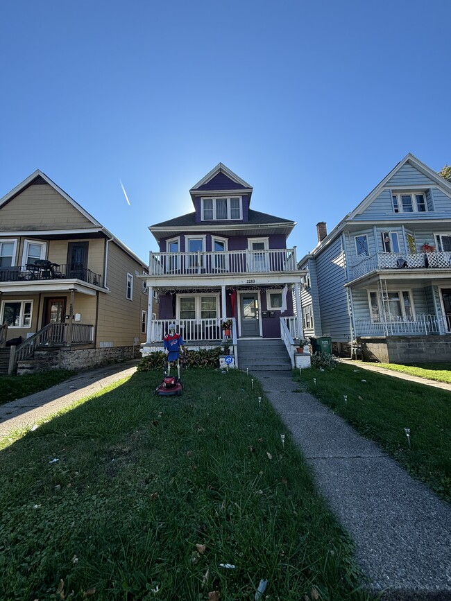 2289 Seneca St, Unit 2 in Buffalo, NY - Foto de edificio - Building Photo