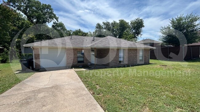 property at 4904 Brookhollow Dr