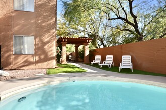 Acacia Gardens - 402 E. Limberlost Drive in Tucson, AZ - Building Photo - Building Photo