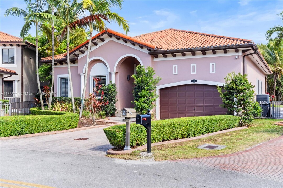 19051 SW 74th Ave in Cutler Bay, FL - Building Photo