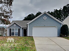 7535 Henderson Park Rd in Huntersville, NC - Building Photo