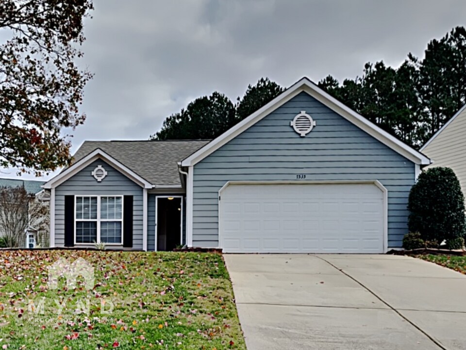 7535 Henderson Park Rd in Huntersville, NC - Building Photo