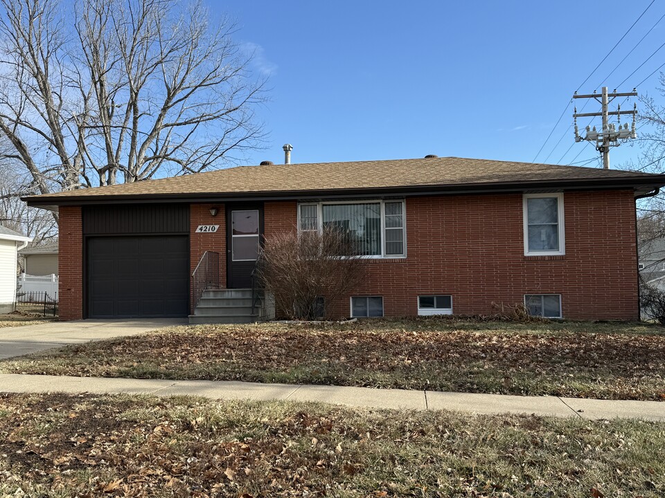 4210 S 49th St in Lincoln, NE - Foto de edificio