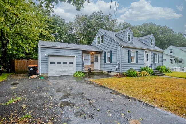 30 Yale St in South Hadley, MA - Building Photo - Building Photo