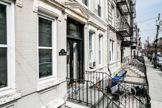 706 Willow Ave in Hoboken, NJ - Building Photo - Building Photo