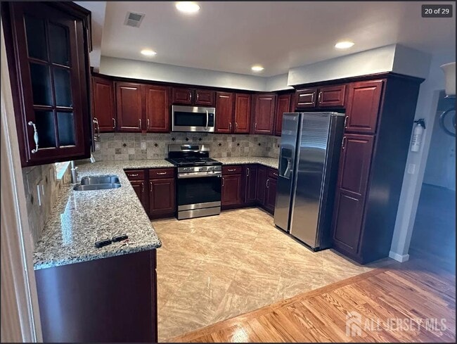 135 Longfellow St in Carteret, NJ - Building Photo - Building Photo