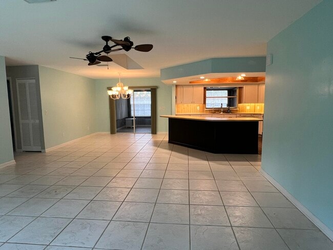 1916 Coconut Dr in Fort Pierce, FL - Building Photo - Building Photo