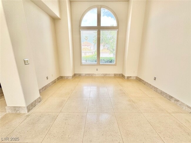 8753 Rainbow Ridge Dr in Las Vegas, NV - Building Photo - Building Photo