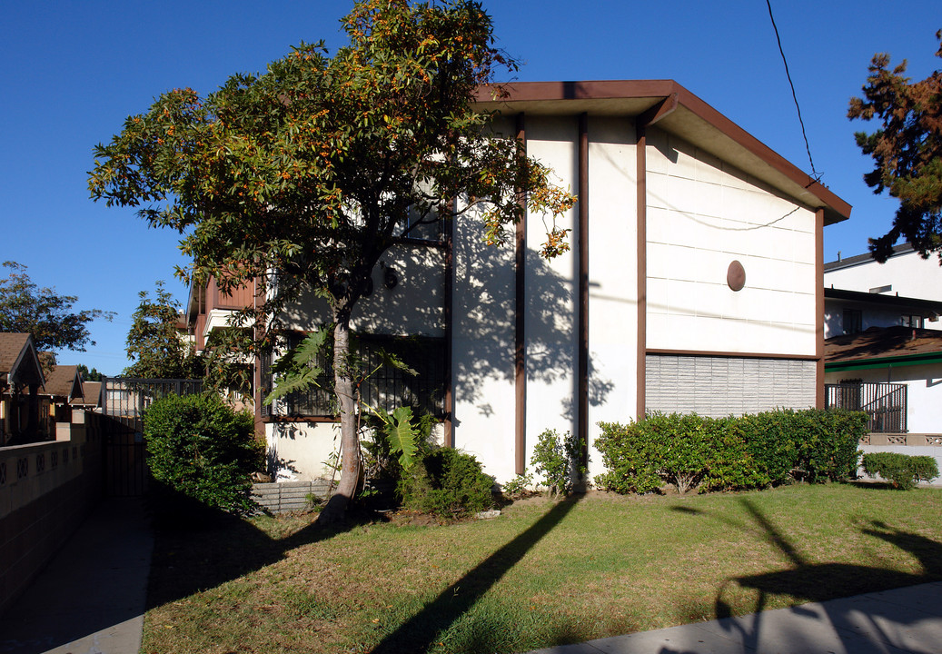 605 S Grevillea Ave in Inglewood, CA - Foto de edificio