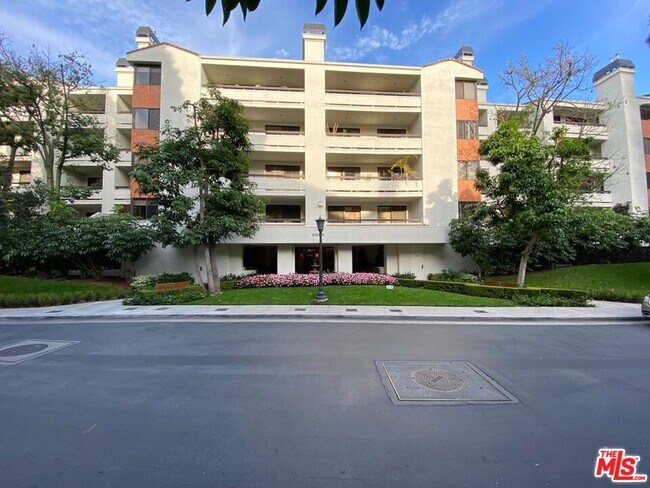 2132 Century Park Ln-Unit -215 in Los Angeles, CA - Building Photo - Building Photo