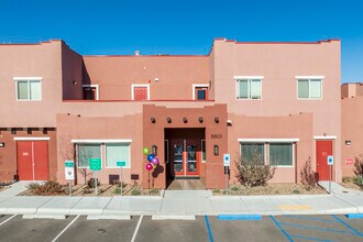 Via Verde in Albuquerque, NM - Foto de edificio - Building Photo