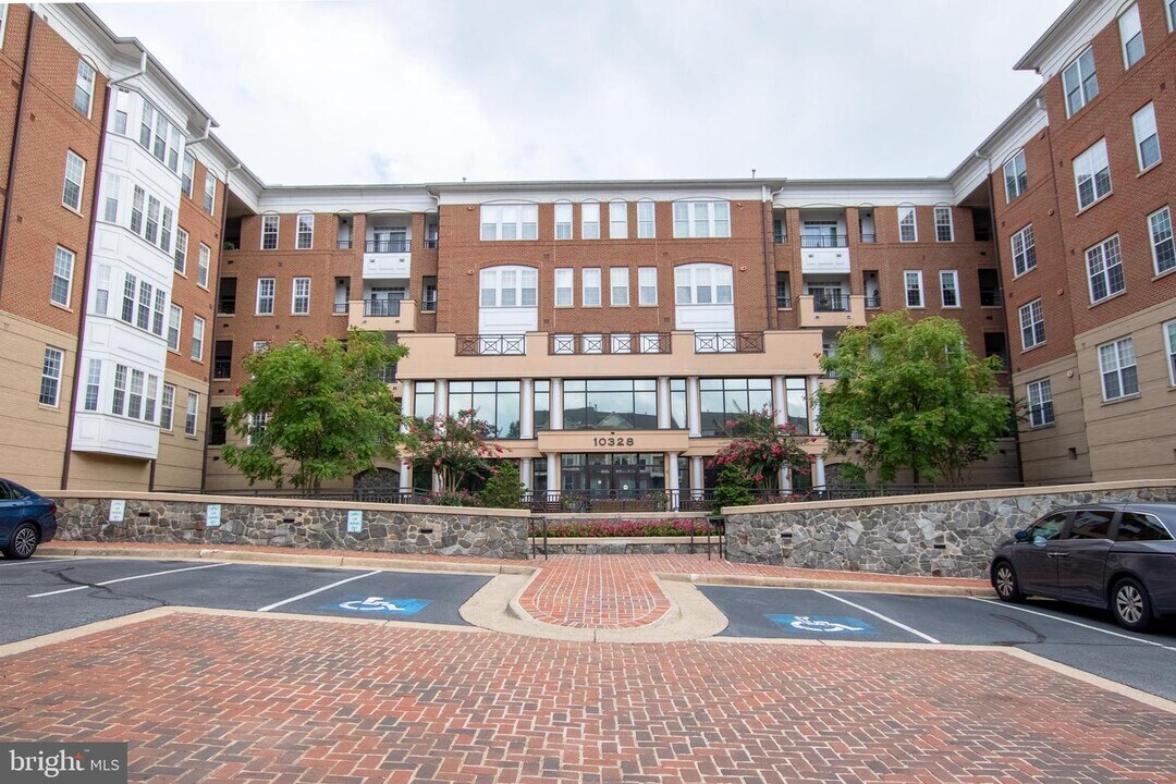 10328 Sager Ave-Unit -209 in Fairfax, VA - Building Photo