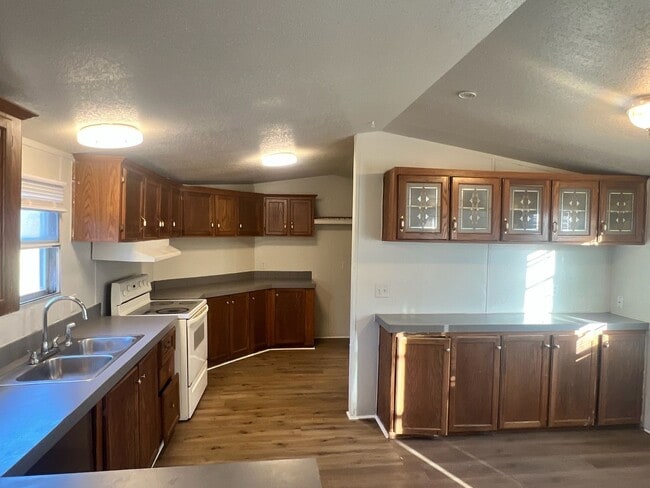 property at 1625 S 5th St