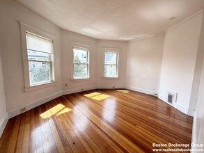 74 Romsey St, Unit #3 in Boston, MA - Foto de edificio - Building Photo