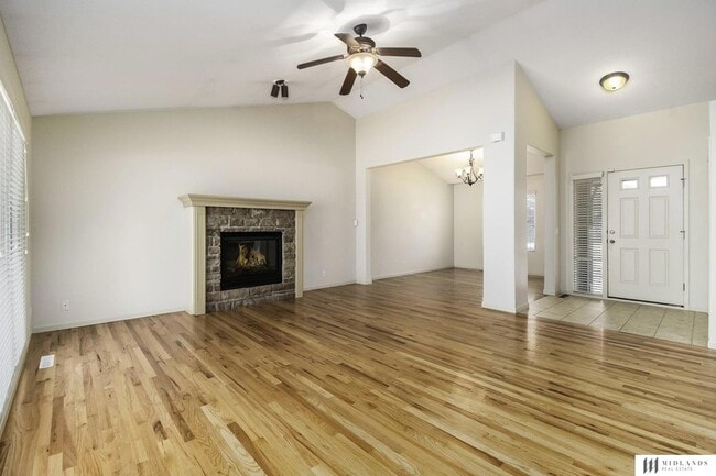 2108 S 197th St in Omaha, NE - Foto de edificio - Building Photo