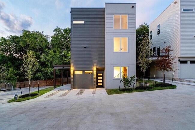 2309 Montopolis Dr in Austin, TX - Building Photo - Building Photo
