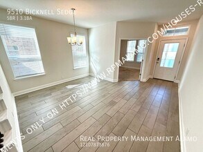 9510 Bicknell Sedge in San Antonio, TX - Building Photo - Building Photo