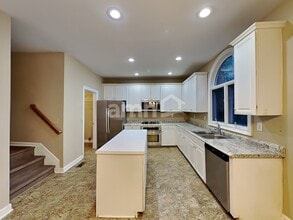 4727 Cedar Wood Dr SW in Lilburn, GA - Foto de edificio - Building Photo