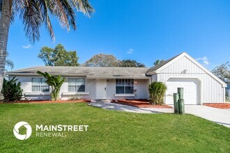 353 SW Belmont Cir in Port St. Lucie, FL - Foto de edificio - Building Photo