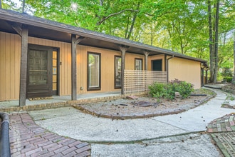 466 Raven Springs Trail in Stone Mountain, GA - Building Photo - Building Photo
