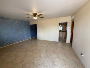 8574 E Ruby Dr in Tucson, AZ - Foto de edificio - Building Photo