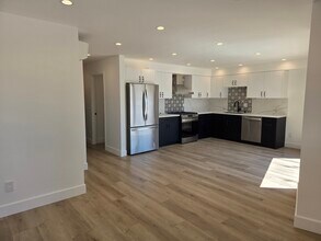 854 S Sycamore Ave, Unit 5247 in Los Angeles, CA - Building Photo - Building Photo