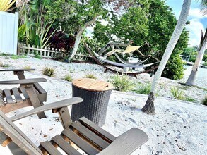 11405 8th St E in Treasure Island, FL - Building Photo - Building Photo