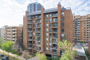Hallmark Estates in Calgary, AB - Building Photo