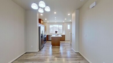 7170 NW Elise Ave in Portland, OR - Building Photo - Building Photo